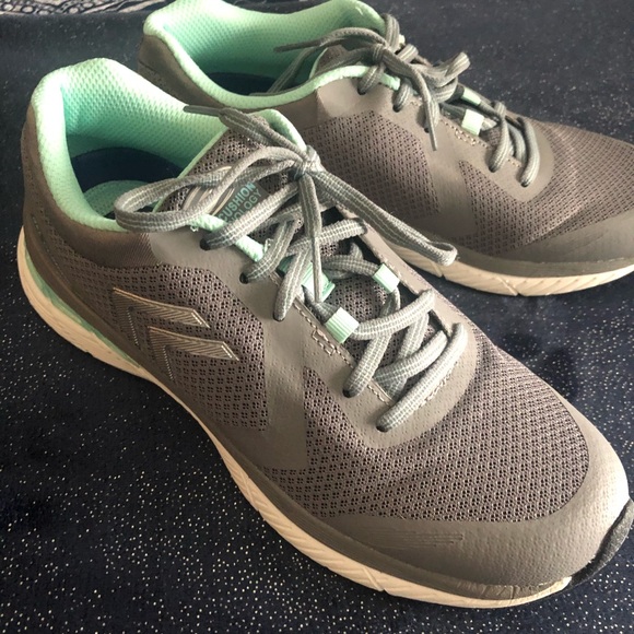 Skechers grey woman’s sneaker   7 1/2 Gel Cushion - Picture 4 of 10